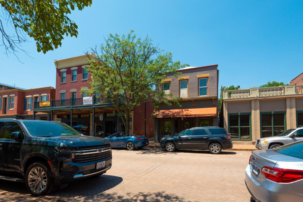 115 N Main Huge 2 Bedroom Unit On Main Street Saint Charles Exterior foto